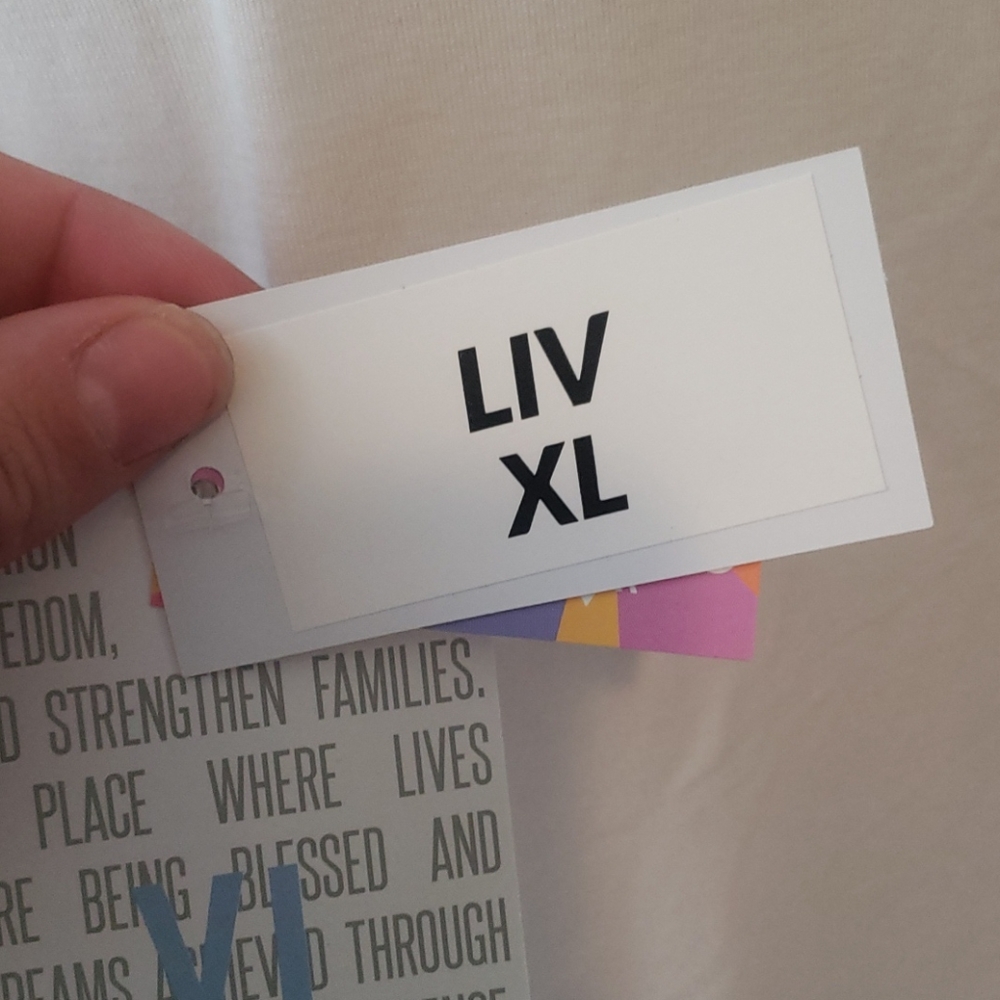 Lularoe medium liv shirt - Picture 3 of 4
